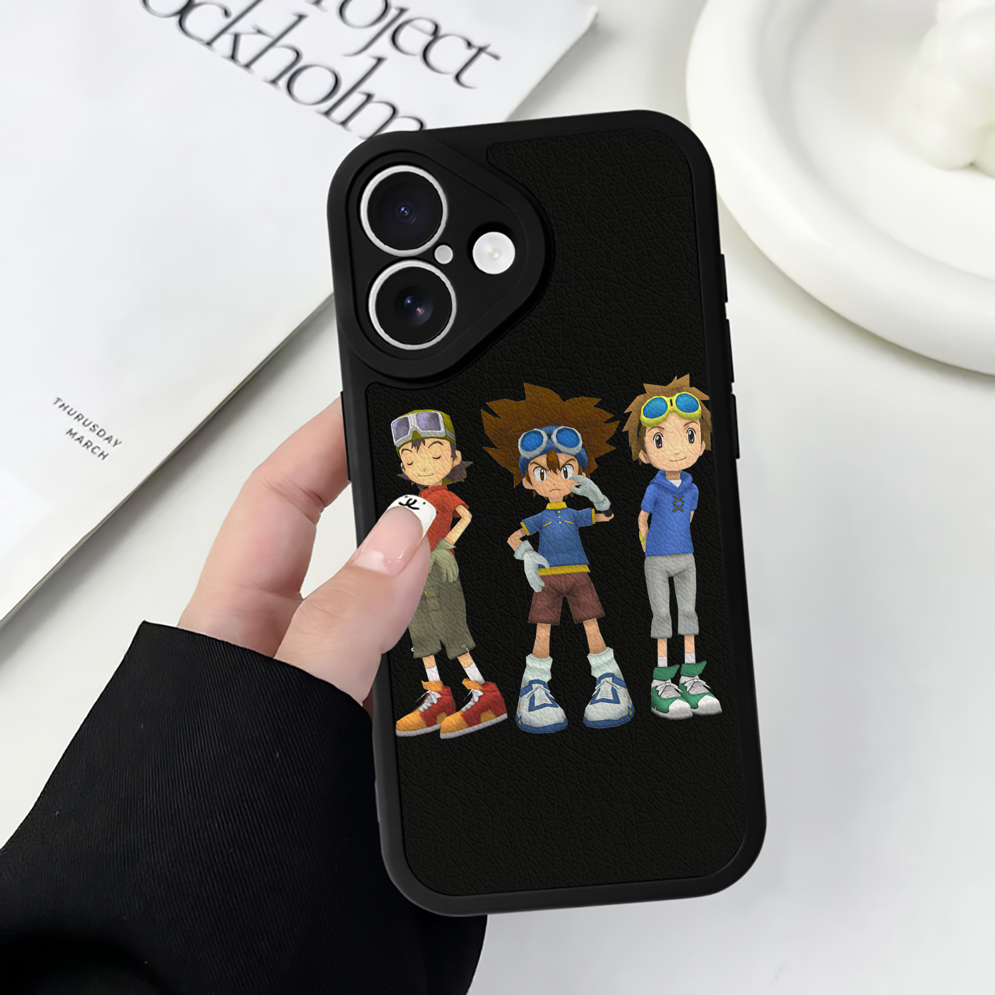 （画像用） Digimon デジタルモンスター/デジモン 【iPhone 16シリーズ対応】シリコンスマホケース（レザー調） 材質：シリコン